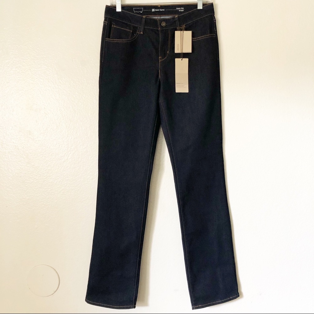 🌵Levi’s Dark Wash Jeans🌵